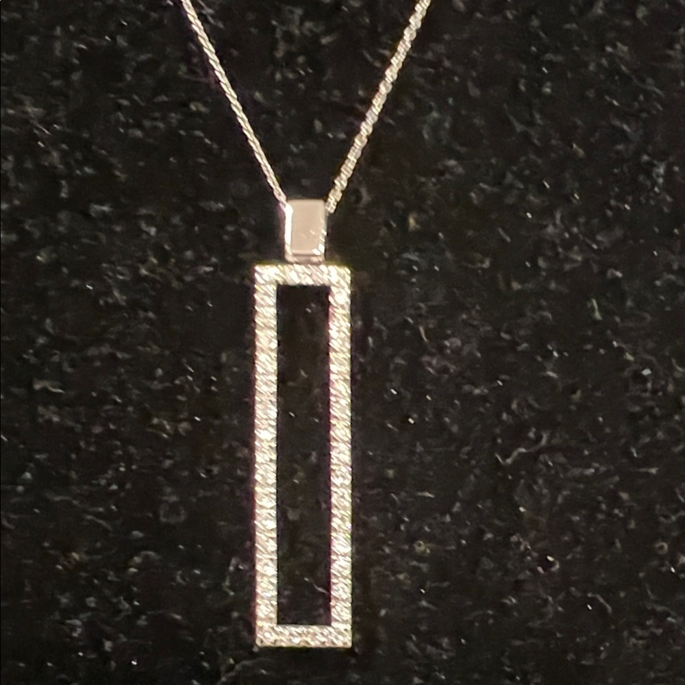 Elegant Silver/crystal  Pendant Necklace